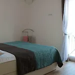 Gina Трогир