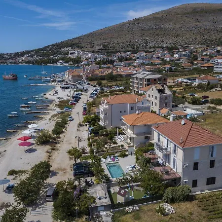 Gina Trogir
