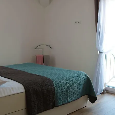 Gina Trogir