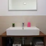 Gina *