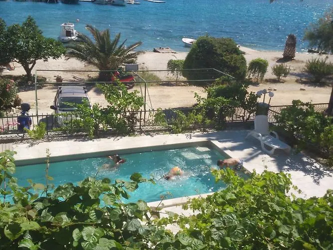 Gina Daire Trogir